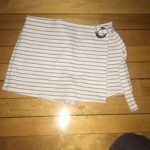 White and gray stripped fitted envelope skort